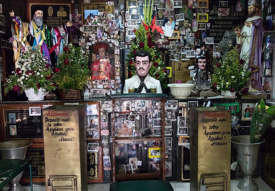 La fe armada: religiosidad y mundo del crimen en la narcocultura latinoamericana