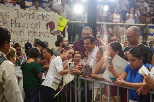 Anuncia Claudia Sheinbaum plan integral para limpiar de sargazo las playas de Quintana Roo