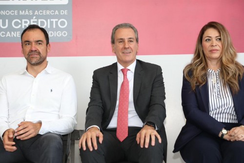 Entrega Pepe Chedraui cr&eacute;ditos a emprendedoras y emprendedores para fortalecer la econom&iacute;a local