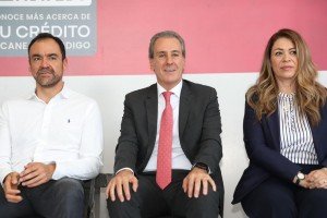 Entrega Pepe Chedraui cr&eacute;ditos a emprendedoras y emprendedores para fortalecer la econom&iacute;a local