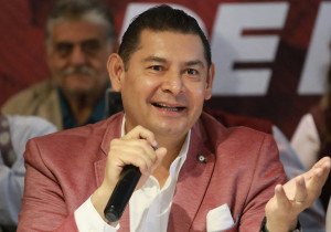 En Puebla AMLO y Sheinbaum tienen al mejor ejército: Armenta