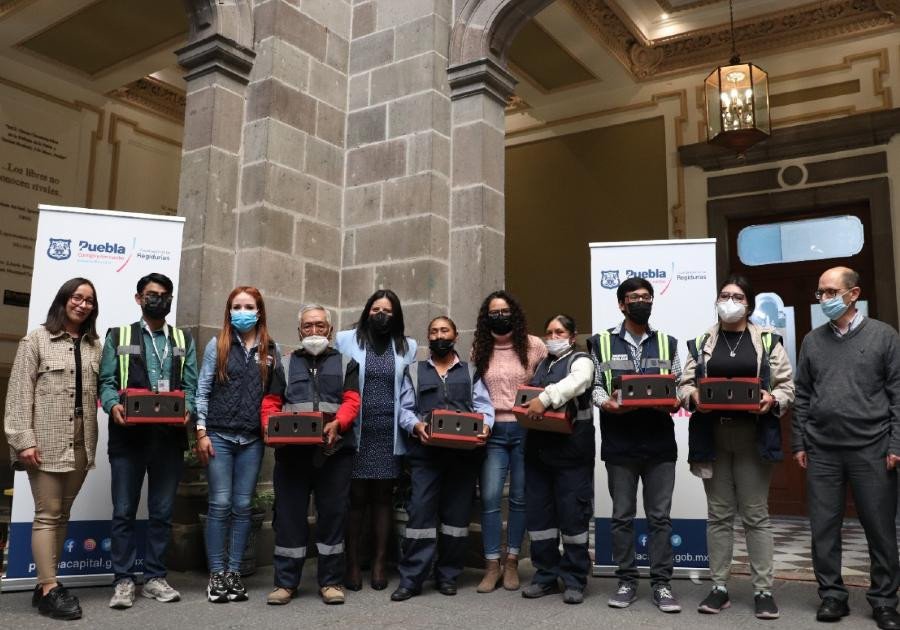 Entrega Ayuntamiento de Puebla presentes navideños a supervisores y recolectores