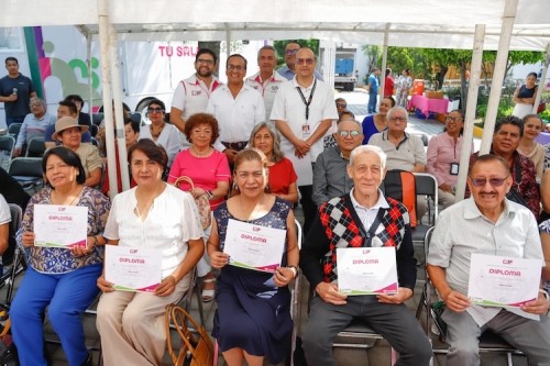 Grad&uacute;a DIF Puebla Capital a 44 personas adultas mayores del Taller de Computaci&oacute;n