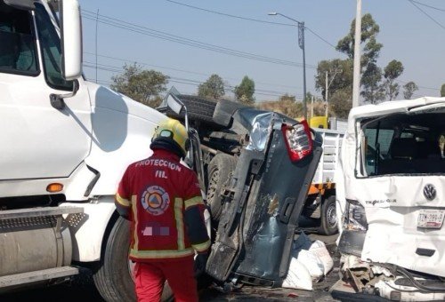 Carambola en Periférico Ecológico de Puebla deja ocho lesionados y bloquea totalmente la circulación