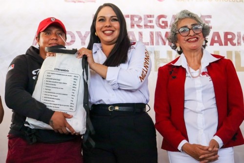 Entrega Tonantzin Fern&aacute;ndez apoyos alimentarios a personas en situaci&oacute;n vulnerable