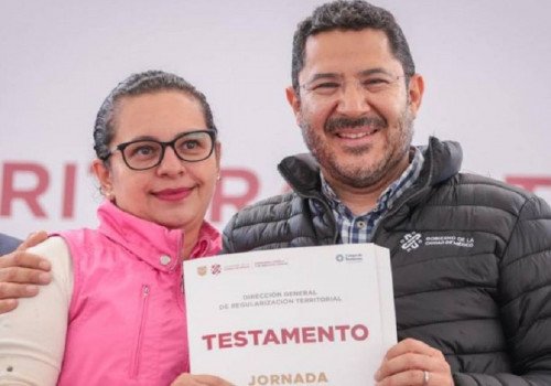 Entrega de escrituras de viviendas de inter&eacute;s social y testamentos