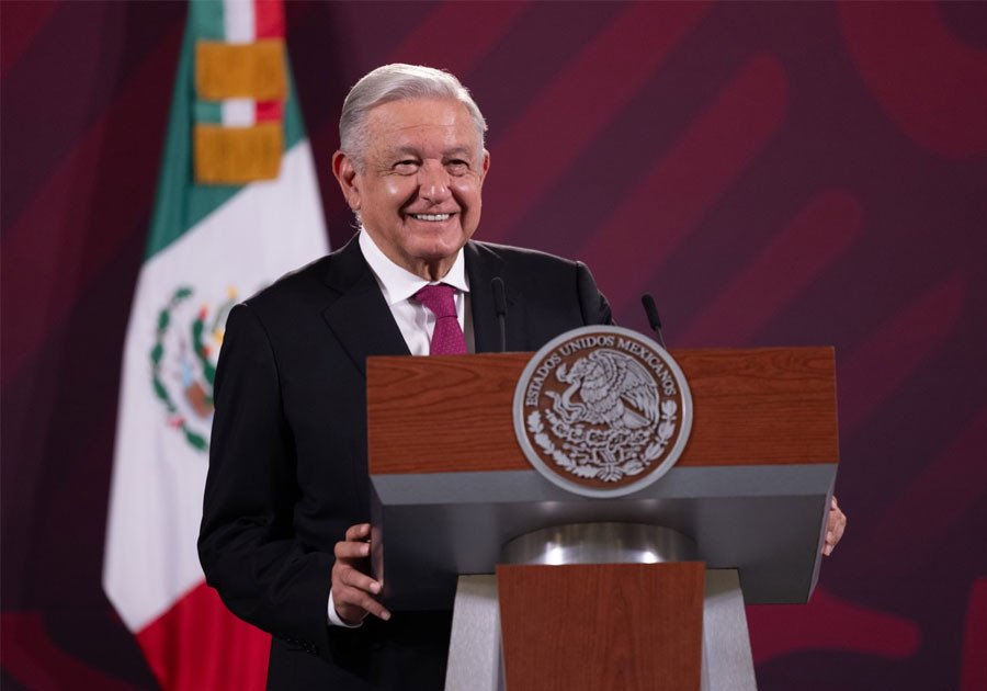 Ser&aacute; X&oacute;chitl G&aacute;lvez, la candidata del frente opositor, asegura AMLO
