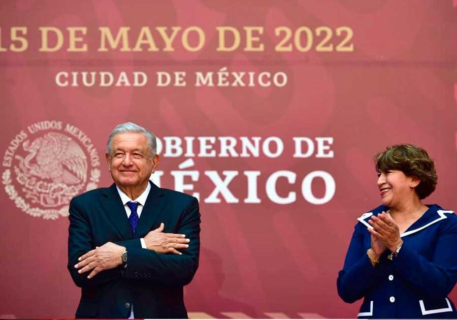 Maestros luchan por la educación y la justicia: AMLO felicita a docentes en su día