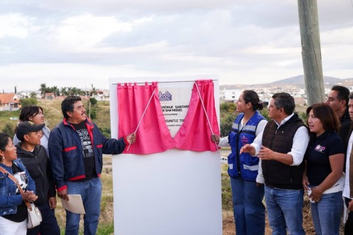 Entrega Lupita Cuautle obras de drenaje y electrificaci&oacute;n en San Antonio Cacalotepec