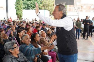 Pepe Chedraui entregó despensas del programa “Alimentación Imparable” en Agua Santa
