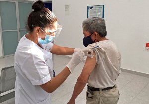 Vacunarán este fin de semana a adultos mayores por todo el estado
