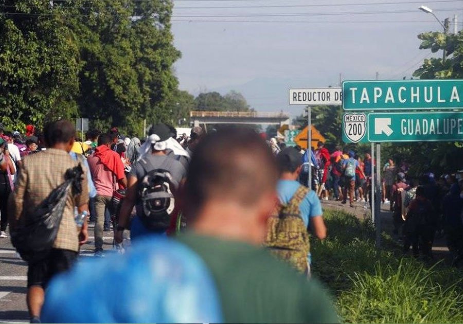 Paran a migrantes en Suchiate