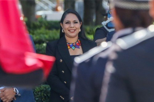 Tonantzin Fernández encabeza ceremonia del 204 Aniversario de la Consumación de la Independencia