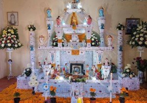 Huaquechula honra a sus muertos con 29 altares monumentales 