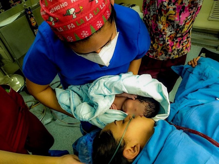 Dos bebés nacen en los primeros minutos del 2022