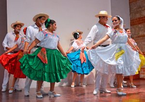 Promueve IPJ costumbres y tradiciones por “Fiestas Patrias” mediante foro