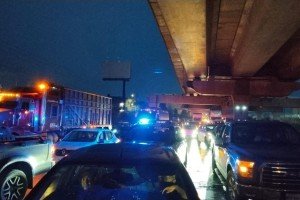 Bloqueo en la México-Puebla provoca caos vial; vecinos protestan por riesgo de inundaciones