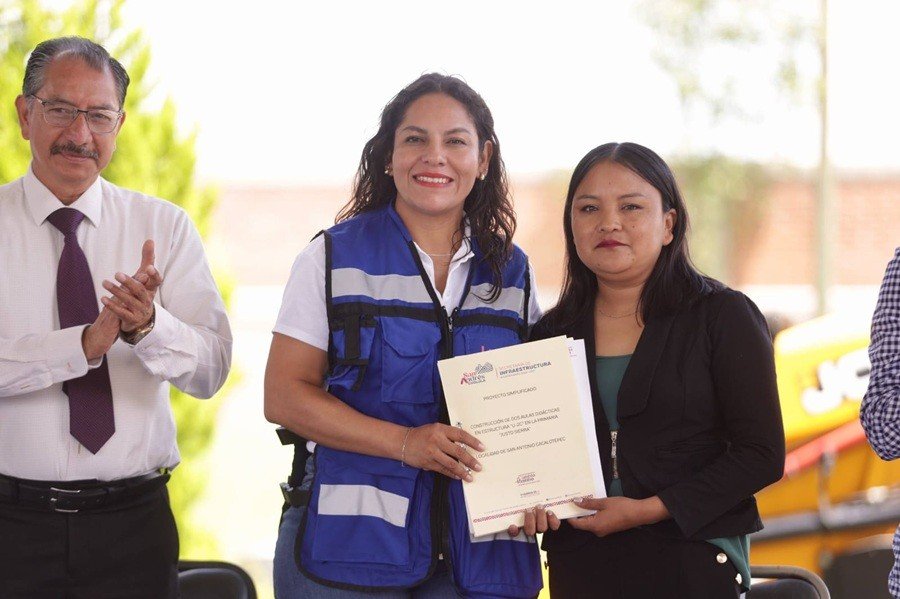 Arranca Lupita Cuautle construcción de aulas en San Antonio Cacalotepec