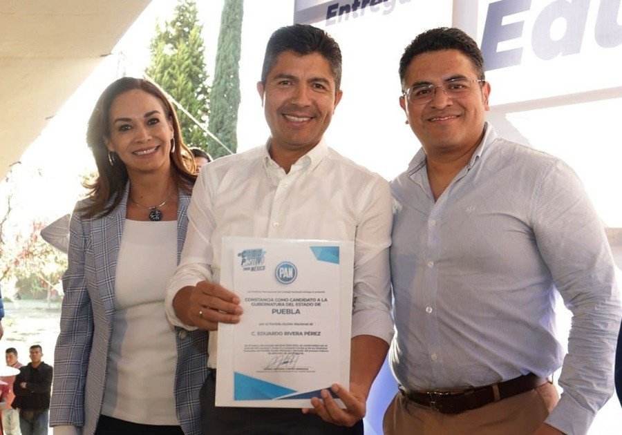 Acción Nacional entregó en acto solemne la constancia de designación a Eduardo Rivera, como virtual candidato oficial a la gubernatura del Estado de Puebla