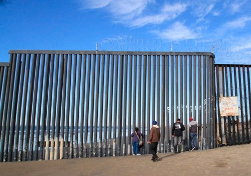 Termina en EU pol&iacute;tica 'Qu&eacute;date en M&eacute;xico'