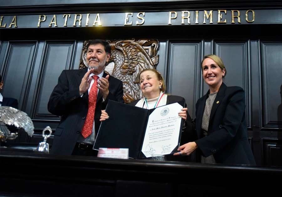 Senado otorga Medalla Belisario Domínguez a Ninfa Deándar Martínez