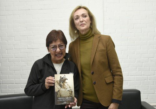 Se presenta la escritora espa&ntilde;ola Cristina Morat&oacute; en la Preparatoria L&aacute;zaro C&aacute;rdenas del R&iacute;o