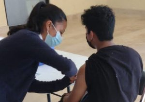 Vive vacunación antiCovid carrera contra el tiempo en Puebla