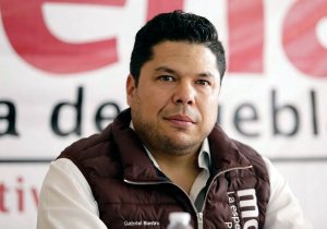 Pide licencia Biestro; va por alcaldía de Puebla
