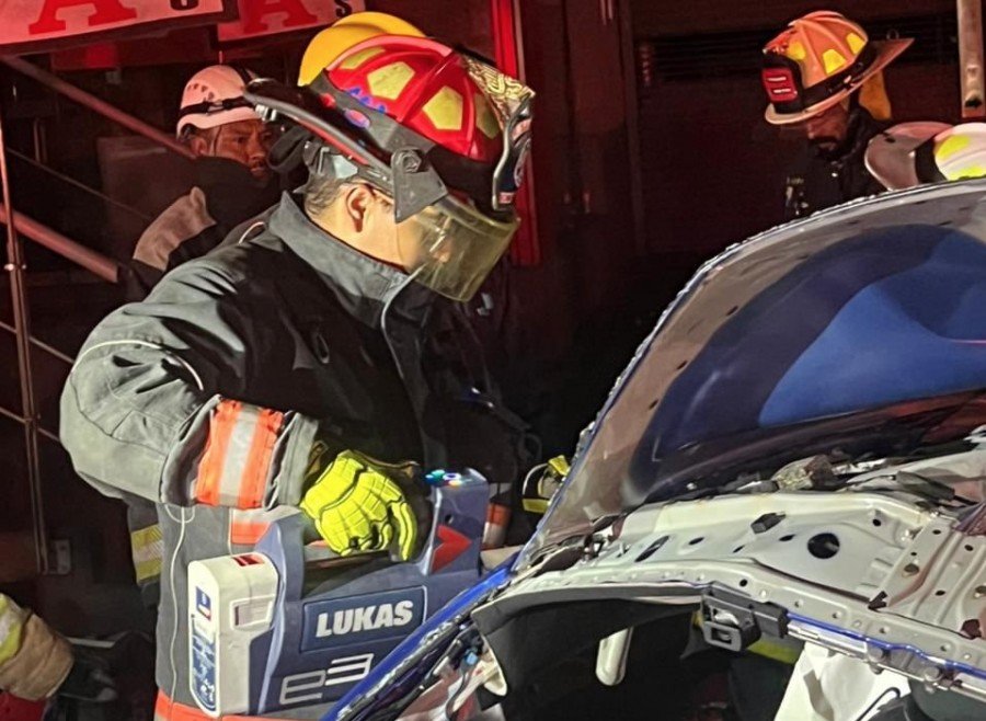 Muere conductor de auto al presuntamente participar en arrancones en V&iacute;a Atlixc&aacute;yotl