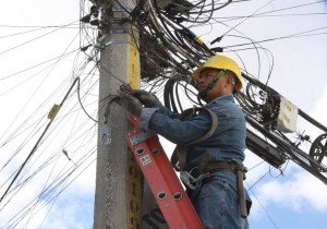 Retiran 12 mil metros de cable sin servicio en La Margarita