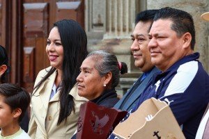 Con 500 faroles, Tonantzin Fern&aacute;ndez respalda las tradiciones de Cholula