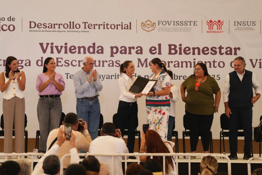 Presidenta Claudia Sheinbaum entrega 510 escrituras y constancias de reducción en Tepic, Nayarit: “Se está haciendo por Justicia”