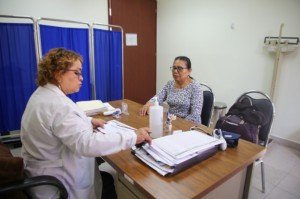 SEDIF ofrece terapias por osteoartritis y gimnasia cerebral para abuelitas y abuelitos