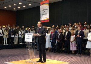 Osorio Chong renuncian a su militancia del PRI