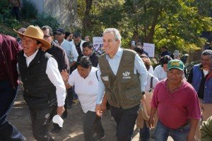 Supervisa Pepe Chedraui rehabilitaci&oacute;n de Puente Vehicular en San Pablo Xochimehuacan