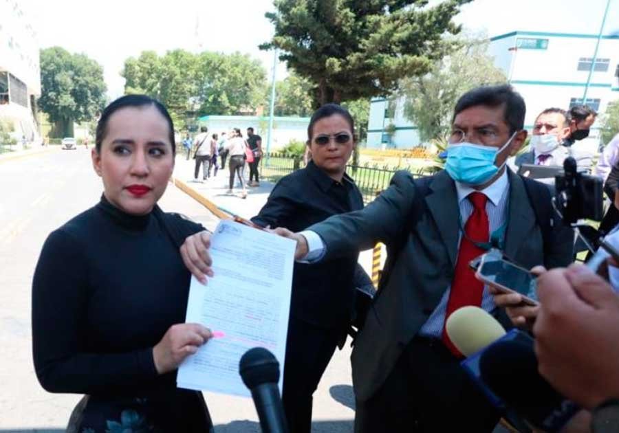 Sandra Cuevas logra acuerdo reparatorio y regresa a su cargo