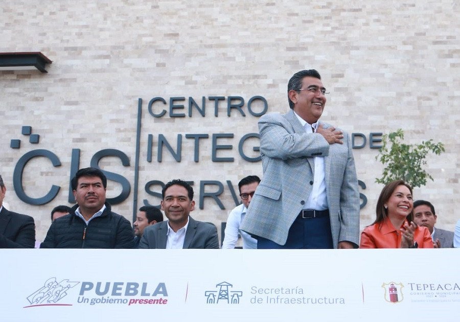 Inaugura Sergio Salomón CIS de Tepeaca y toma protesta a Clúster de Mármol y Onix