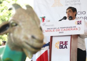 Inicia temporada de Mole de Caderas; pide MBH proteger receta original