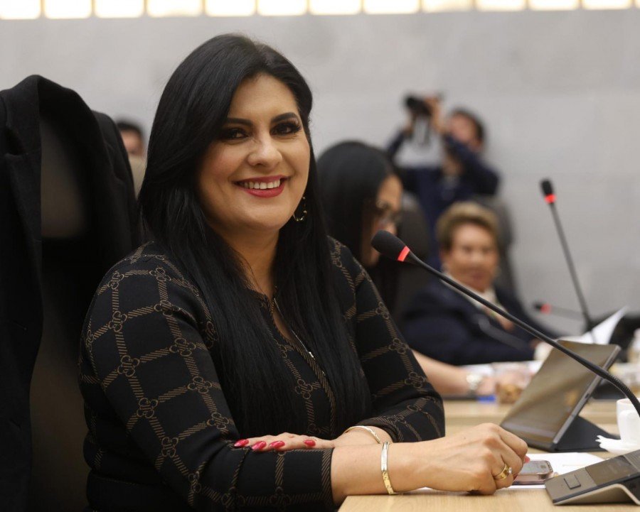 Diputada Delfina Pozos promueve la estrategia &ldquo;Adopta un &Aacute;rbol&rdquo;