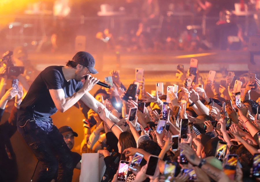 Cautiva Enrique Iglesias con presentación en la Feria de Puebla 2024