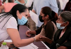 Con módulo de avicultura familiar, Bienestar combate carencias alimentarias en Ajalpan