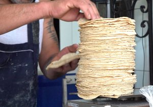 Alcanza kilo de tortilla 27 pesos