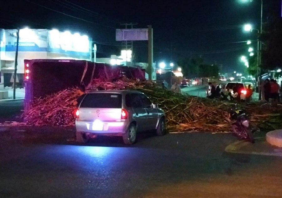 Vuelca cami&oacute;n ca&ntilde;ero 