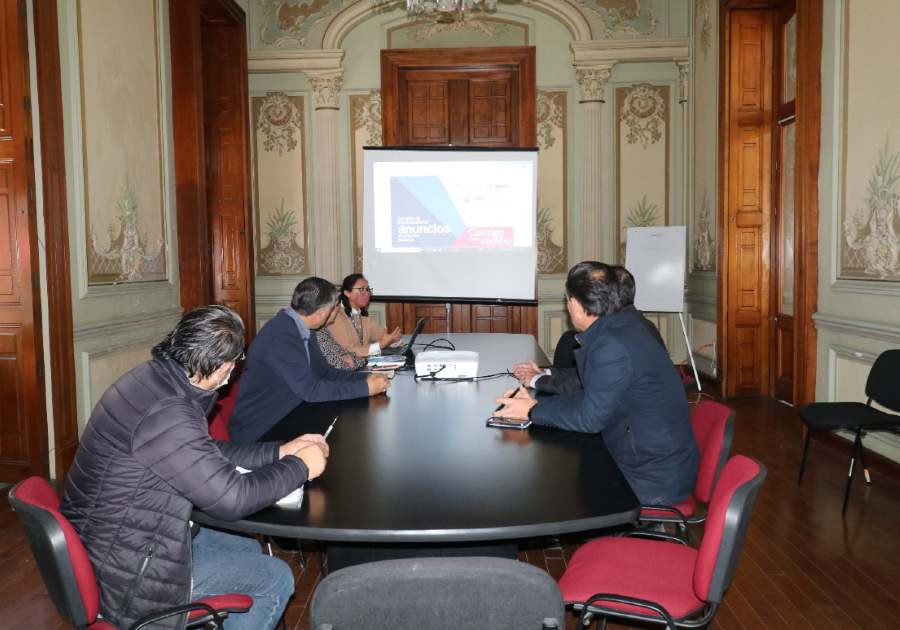 Promueven regularizaci&oacute;n de anuncios en toldos del Centro de Puebla