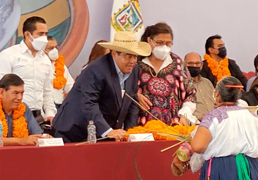Festival del Mole de Caderas muestra la gran convocatoria de Barbosa en Tehuacán
