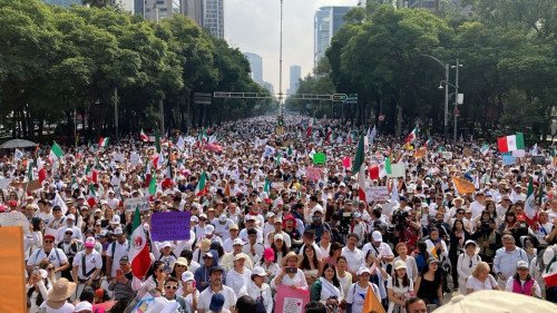 López Obrador pide no manipular a estudiantes que protestan contra la reforma judicial