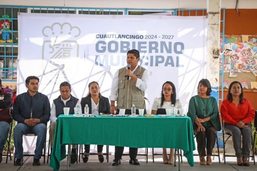 Omar Muñoz dignifica espacios educativos en Cuautlancingo