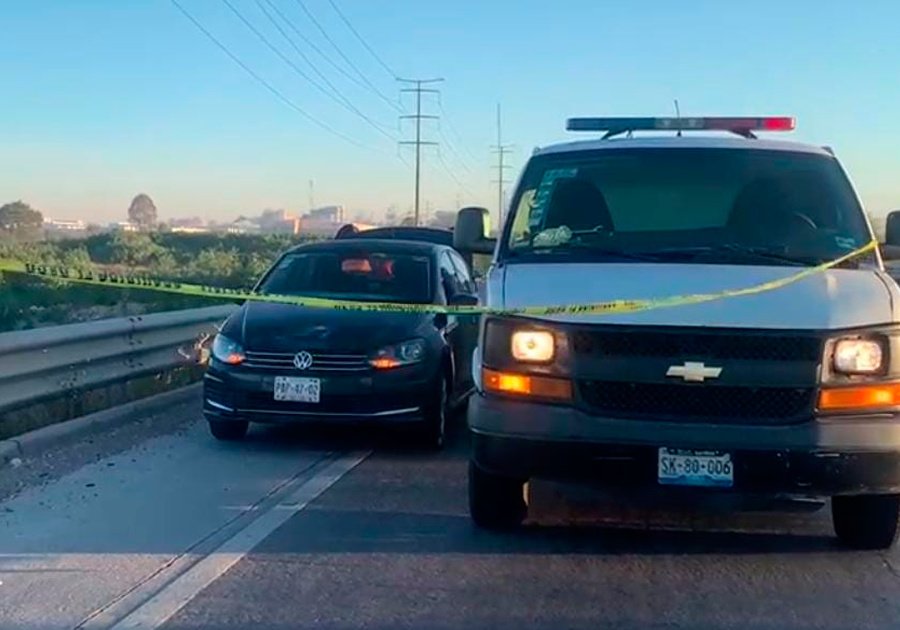 Hallan encajuelado en carril del Periférico
