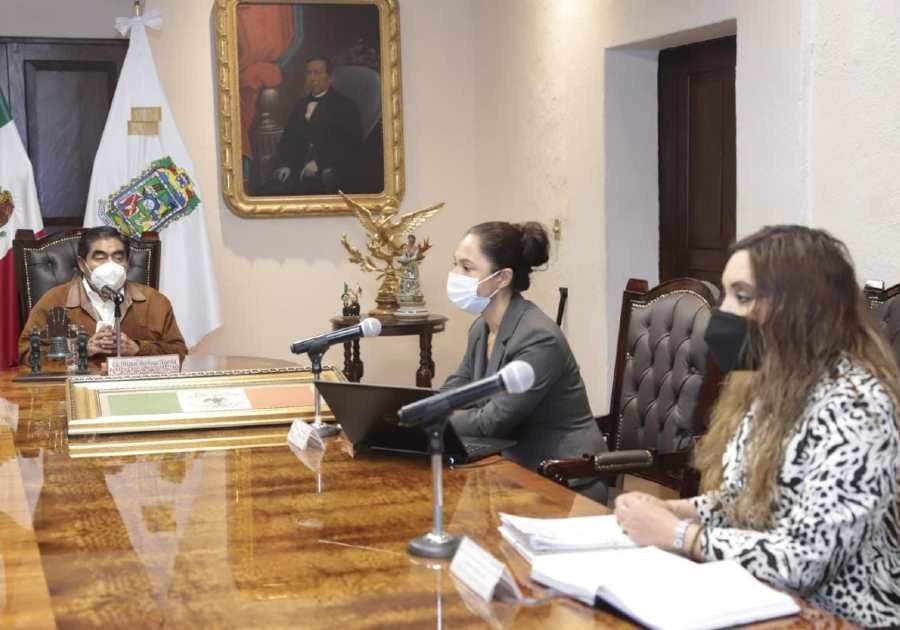 Ponen pausa a reemplacamiento en Puebla por covid-19