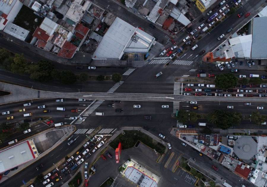 Mejoran seguridad vial en bulevar Hermanos Serd&aacute;n